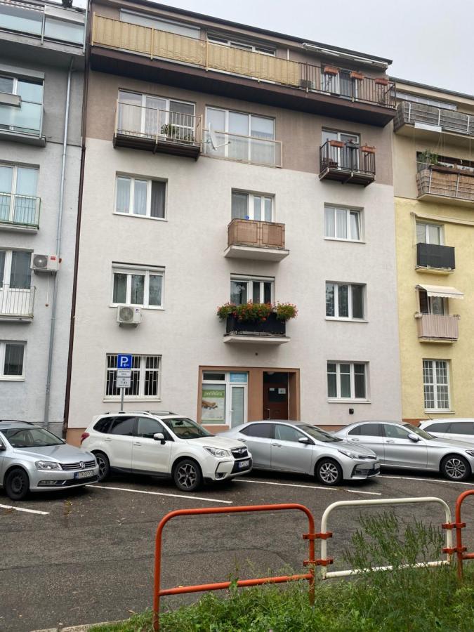 Light Room By Zoom Apartments Pressburg Exterior foto